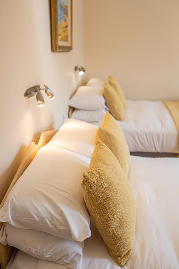 Ceol Na Mara Guest House 恩尼斯克朗 外观 照片