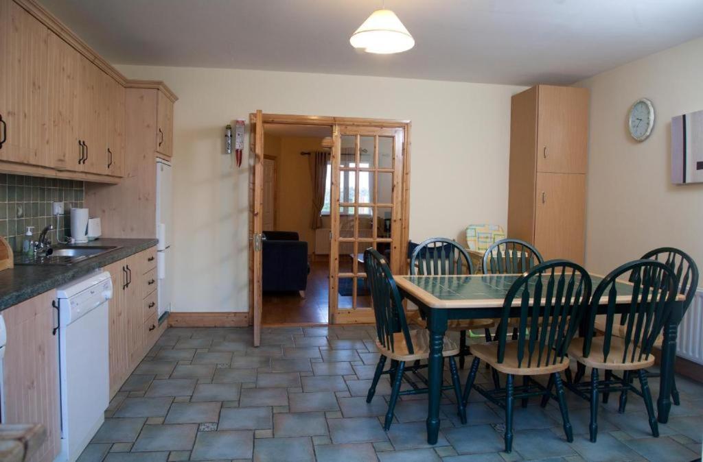 Ceol Na Mara Guest House 恩尼斯克朗 外观 照片